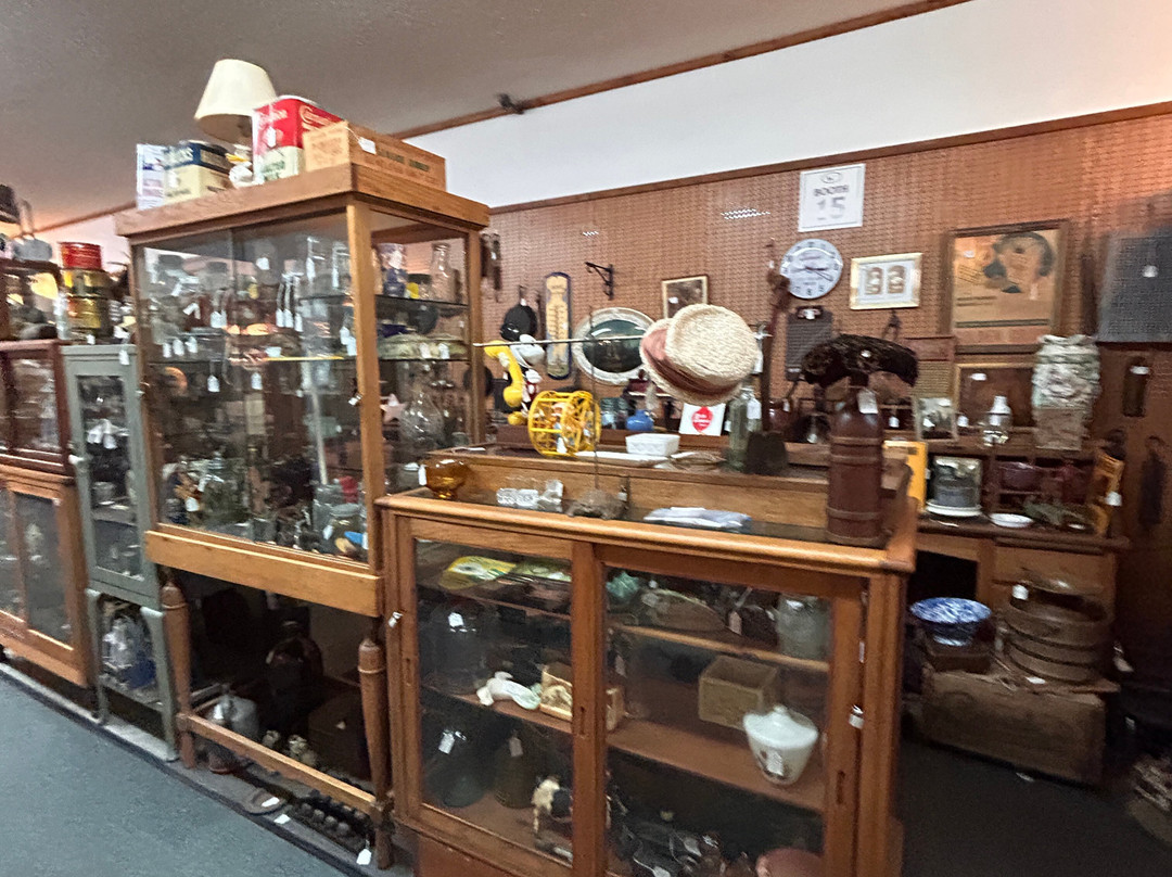 Twin Lakes Antique Mall-Gilbertsville必去景点