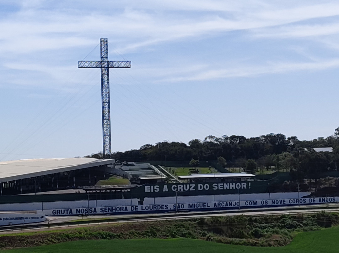 Gruta de Nossa Senhora de Lourdes e São Miguel Arcanjo e os Nove Coros de Anjos