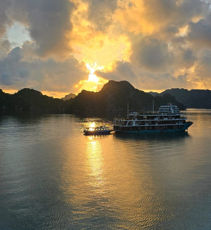 Halong Capella Cruise-海防必去景点