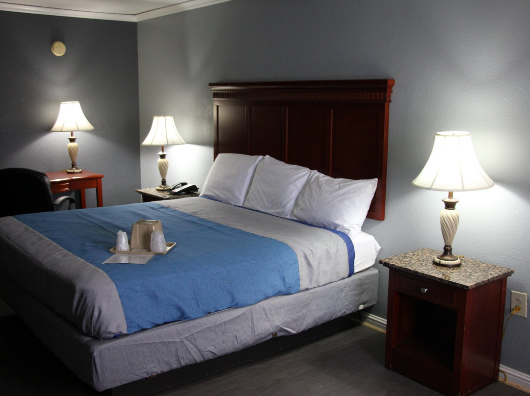 Quarters Inn & Suites