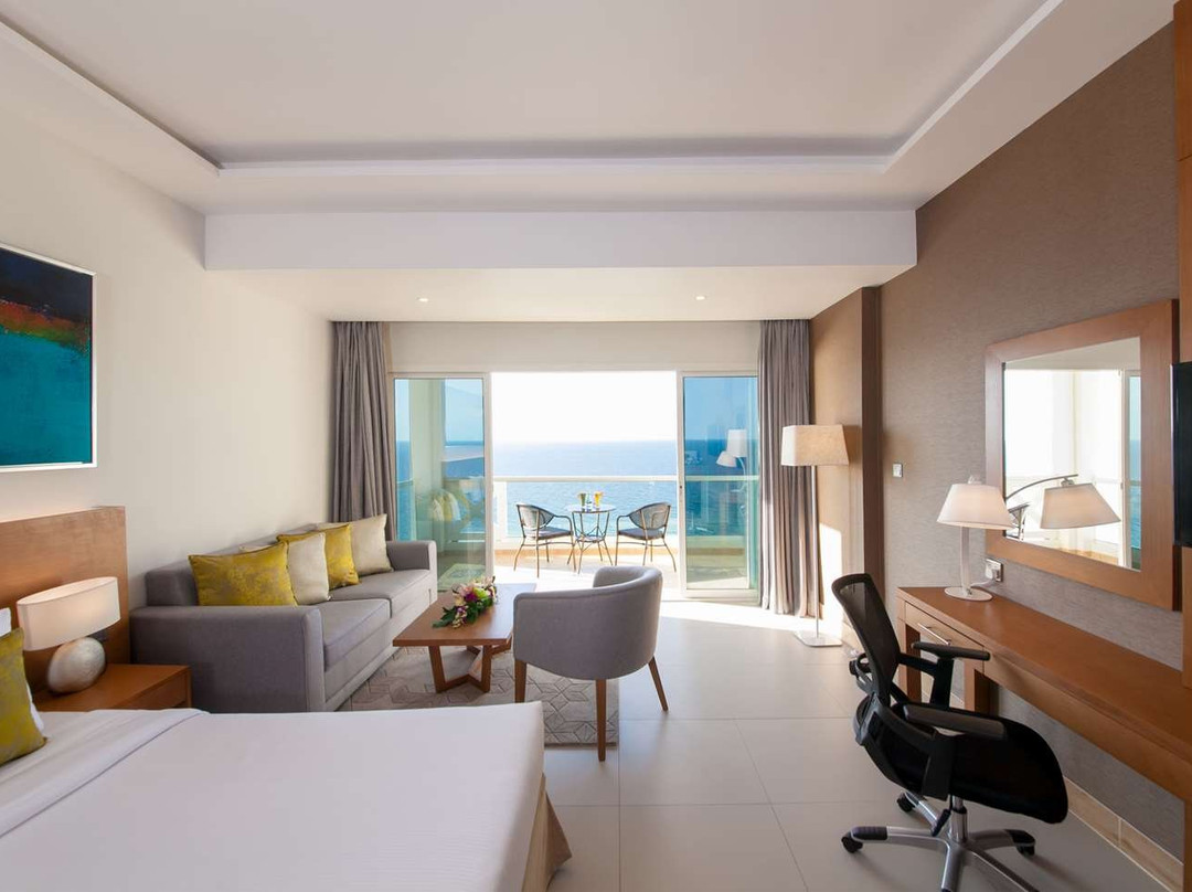 Ramada by Wyndham Beach Hotel Ajman主图