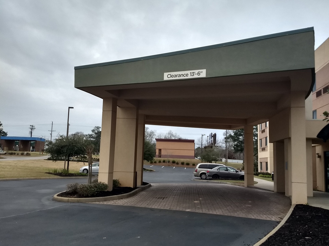 Courtyard Troy主图