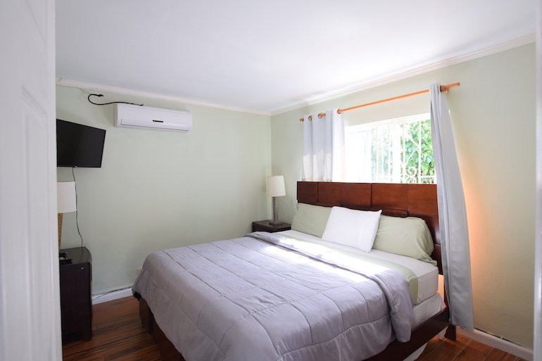 Hard Bargain酒店住宿-Coral Harbour Beach House and Villas