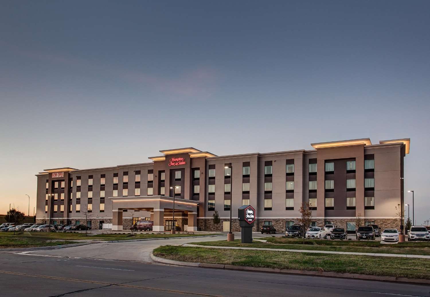 Hampton Inn & Suites Wichita/Airport-官方