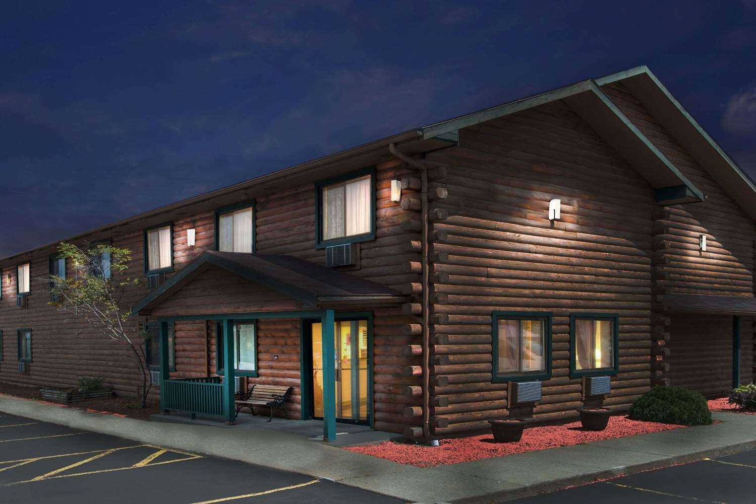 Super 8 by Wyndham Ticonderoga-官方