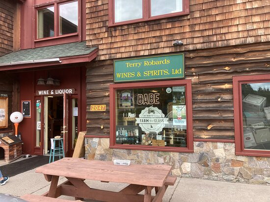 Terry Robards Wines & Spirits-普莱西德湖必去景点