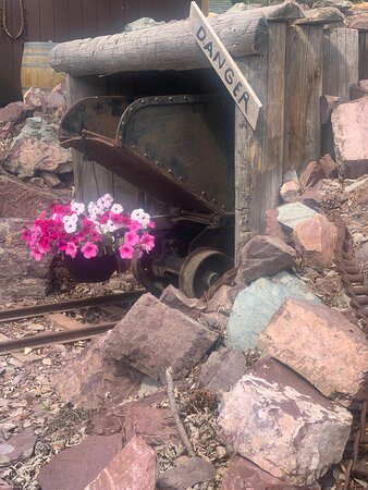 Bearmouth Chalet主图