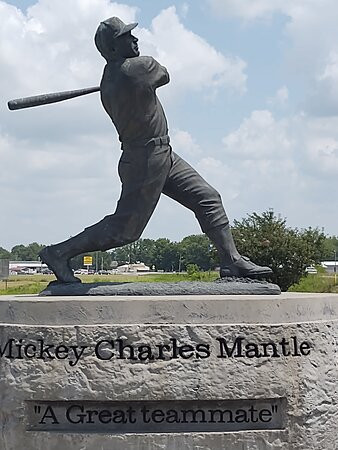 Mickey Mantle Statue-Commerce必去景点