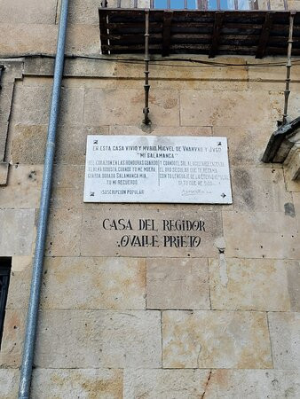 Monumento a Miguel de Unamuno-萨拉曼卡必去景点