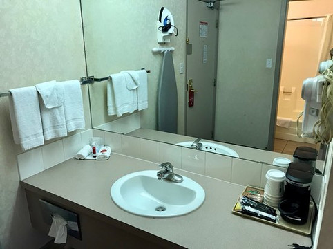 Super 8 by Wyndham Lethbridge主图