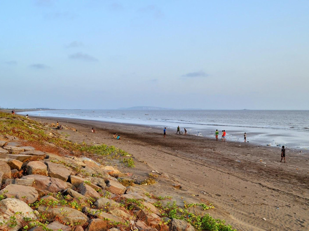 Bhuigaon Beach景点图片