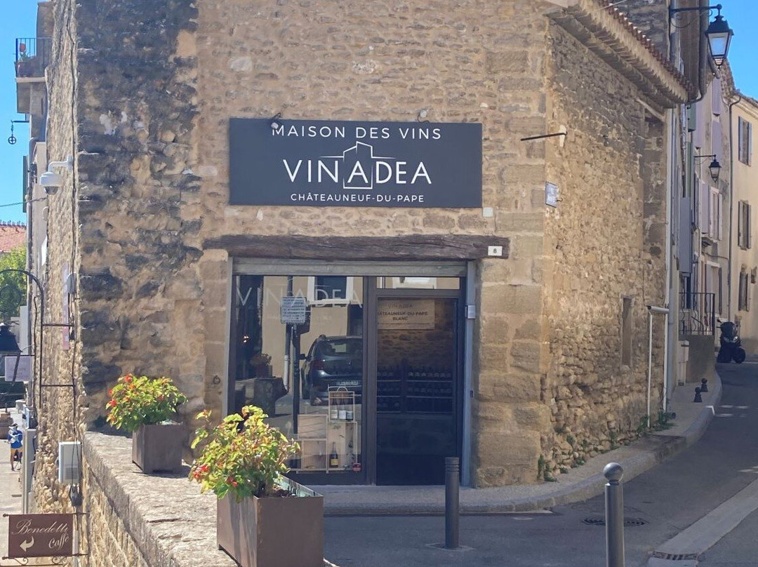 Vinadea - Maison des Vins et Vinotheque-教皇新堡必去景点