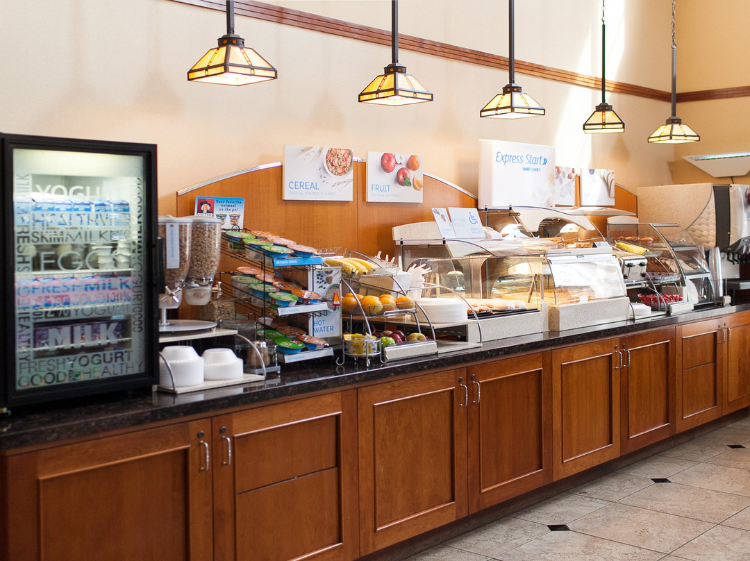 Holiday Inn Express & Suites Turlock-Hwy 99 by IHG主图