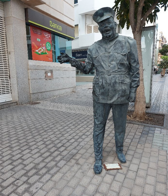 Estatua de Heraclio Niz Mesa-阿雷西费必去景点