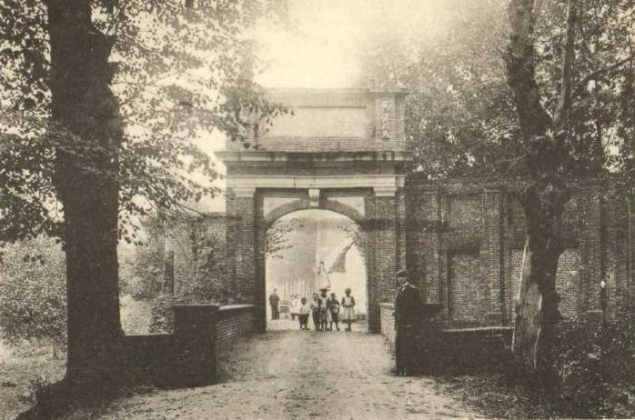 Hofpoort (17e Eeuw)-Vianen必去景点