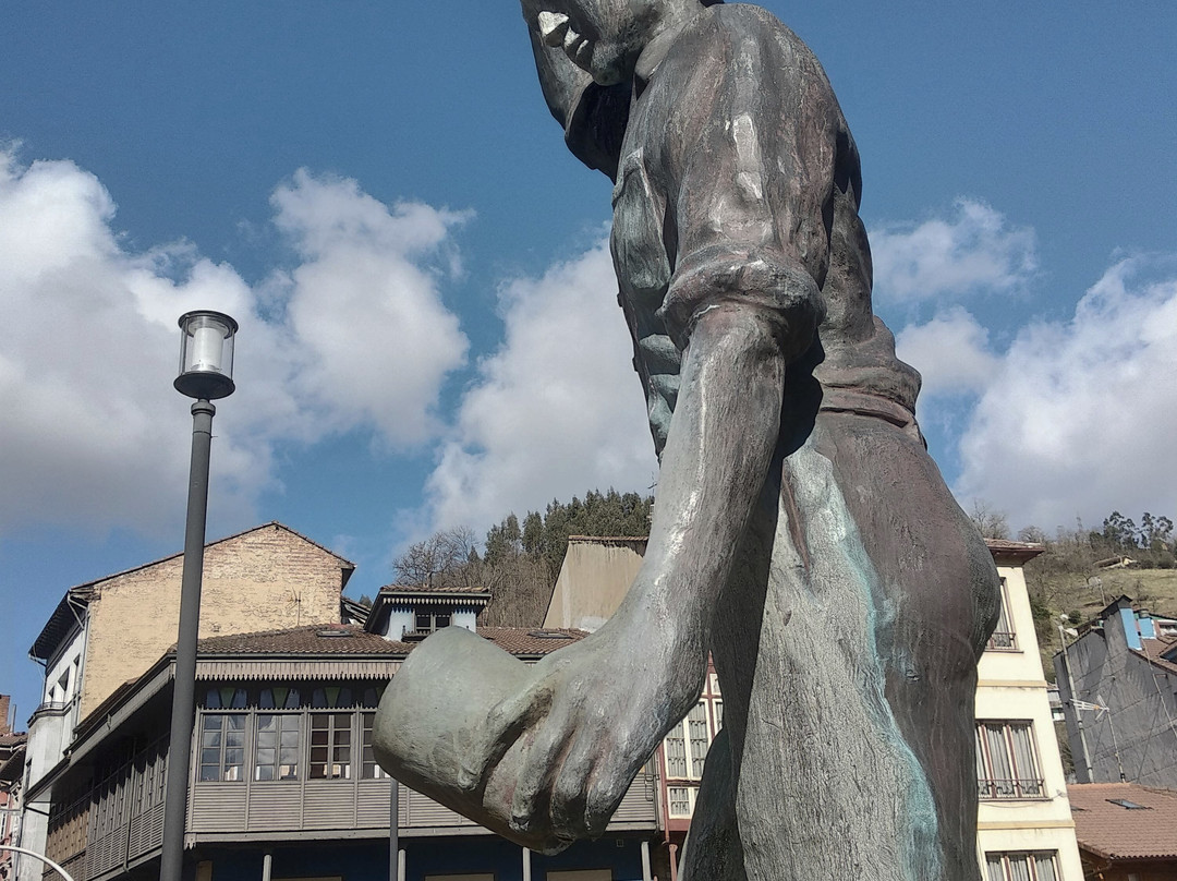 Estatua «Escanciador de sidra»景点图片