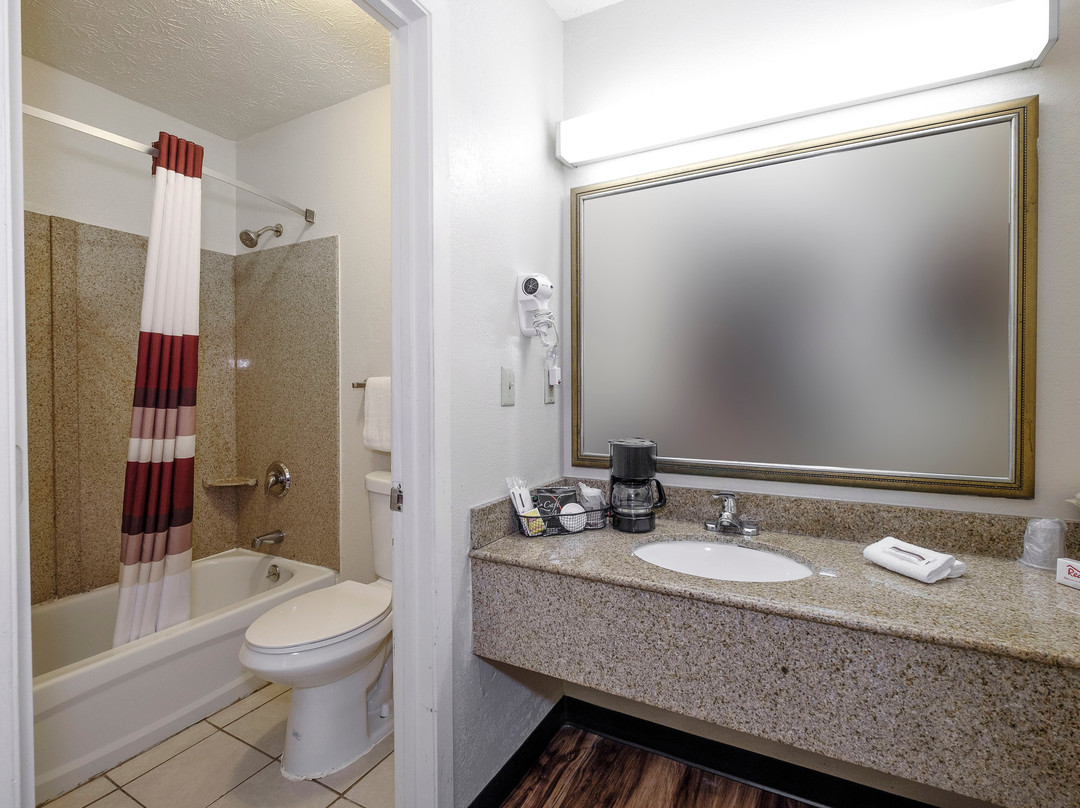 Red Roof Inn Edgewood主图