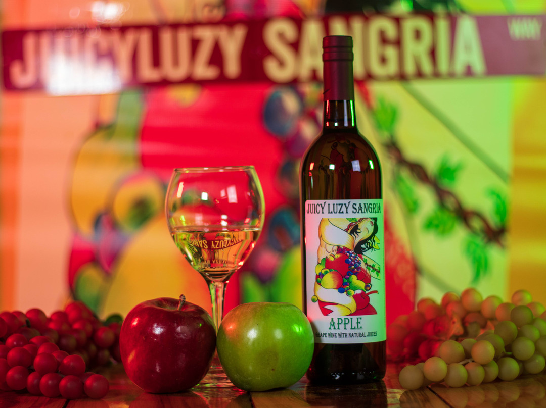 Juicy Luzy Sangria-Oak Lawn必去景点