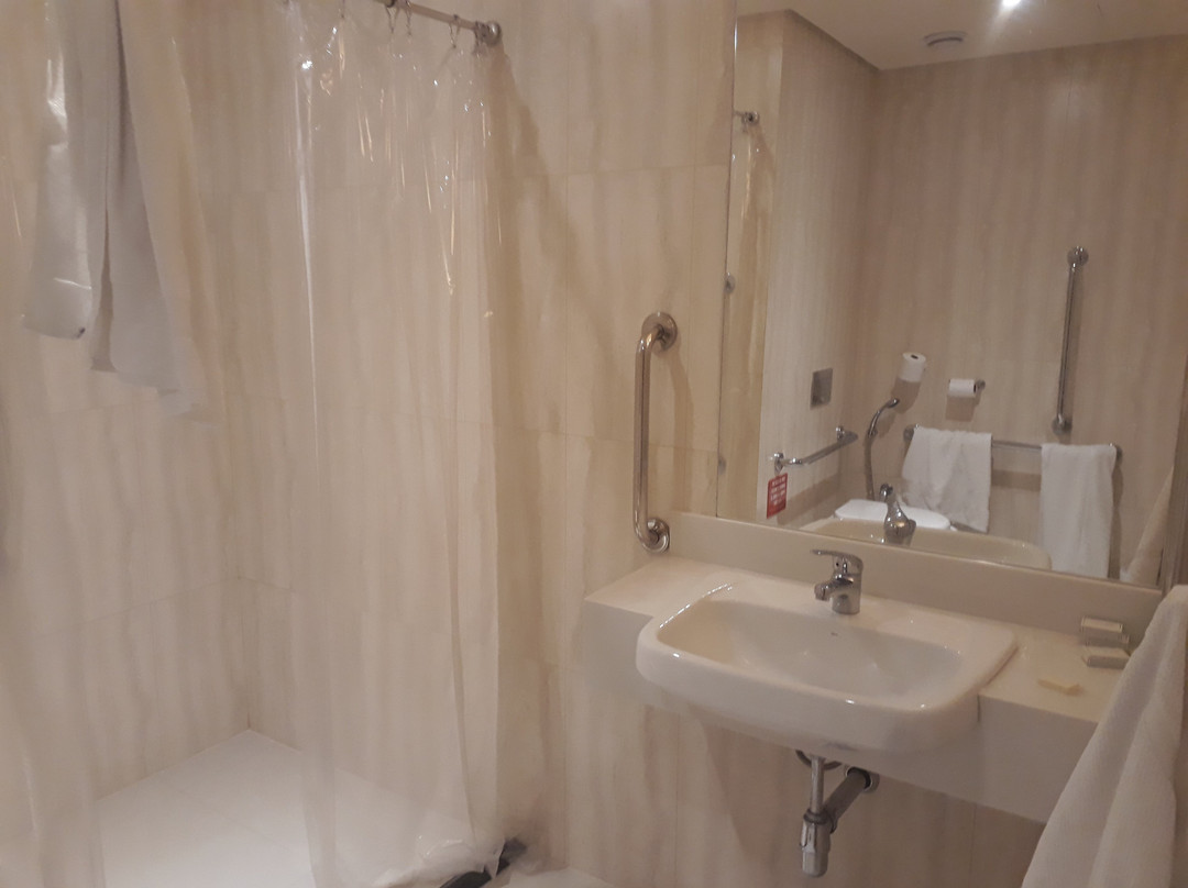 宜必思尚品库里提巴机场主图