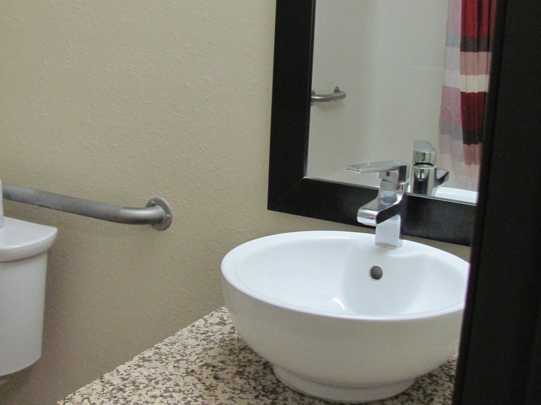 马龙速8酒店主图