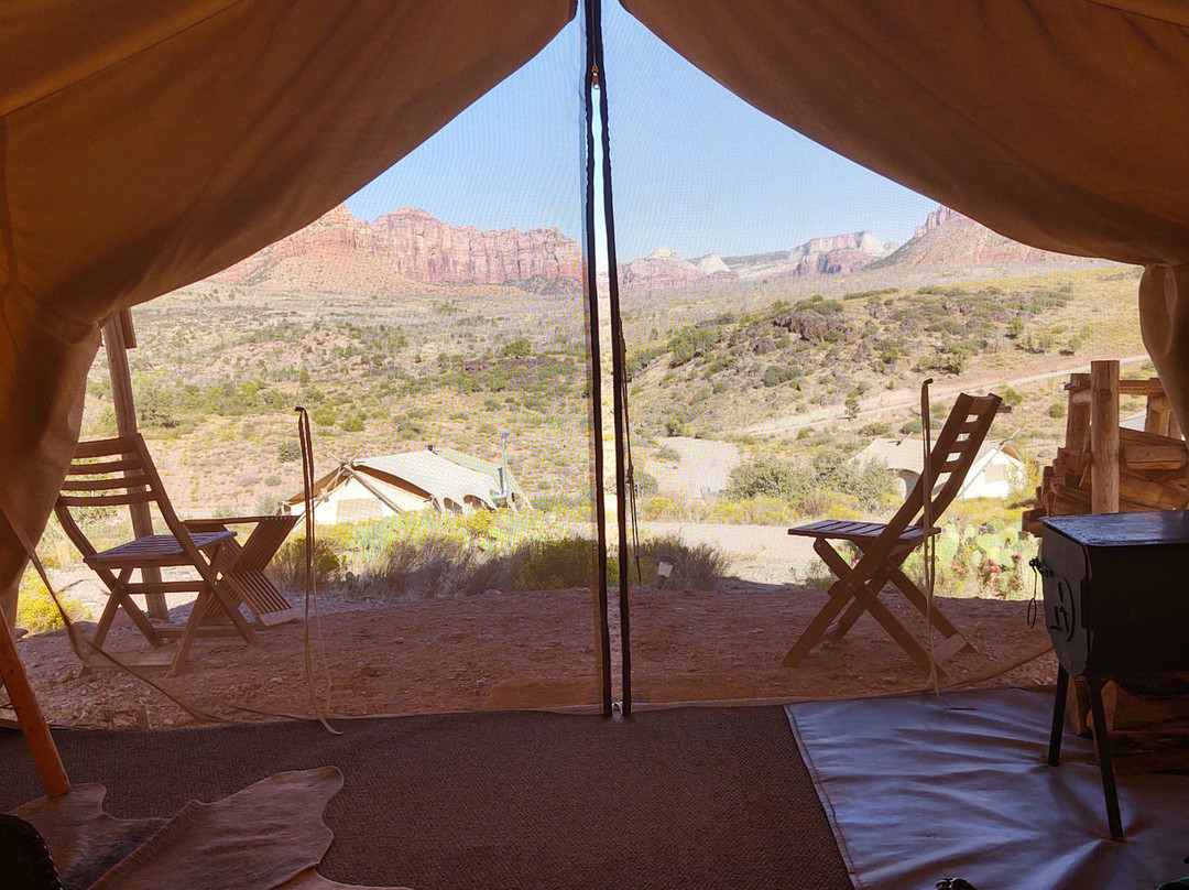 Under Canvas Zion主图