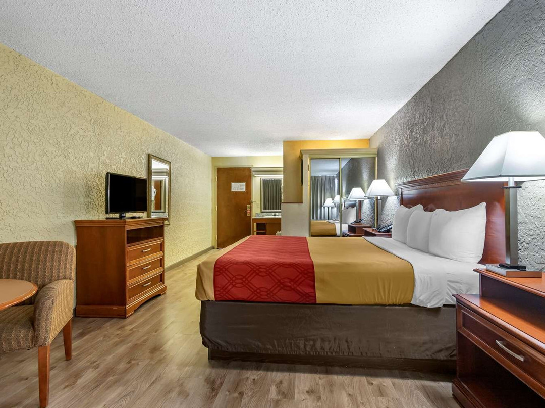 Econo Lodge Broken Arrow - Tulsa主图