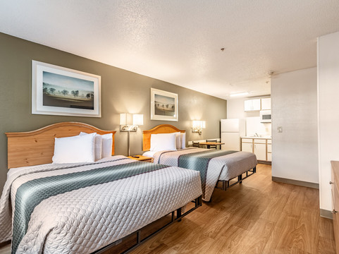 HomeTowne Studios By Red Roof Atlanta - Peachtree Corners