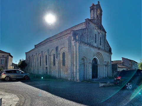 Eglise et Prieuré Saint-Jean-Baptiste-Ronsenac必去景点