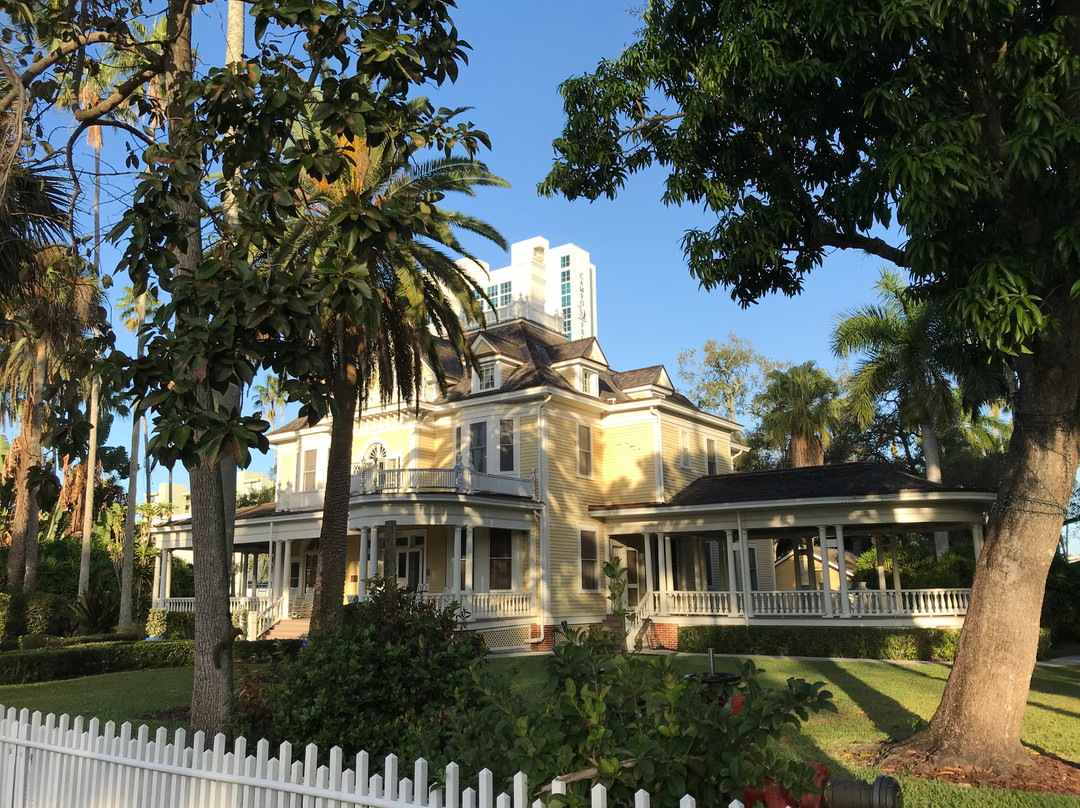 Burroughs Home & Gardens-迈尔斯堡必去景点