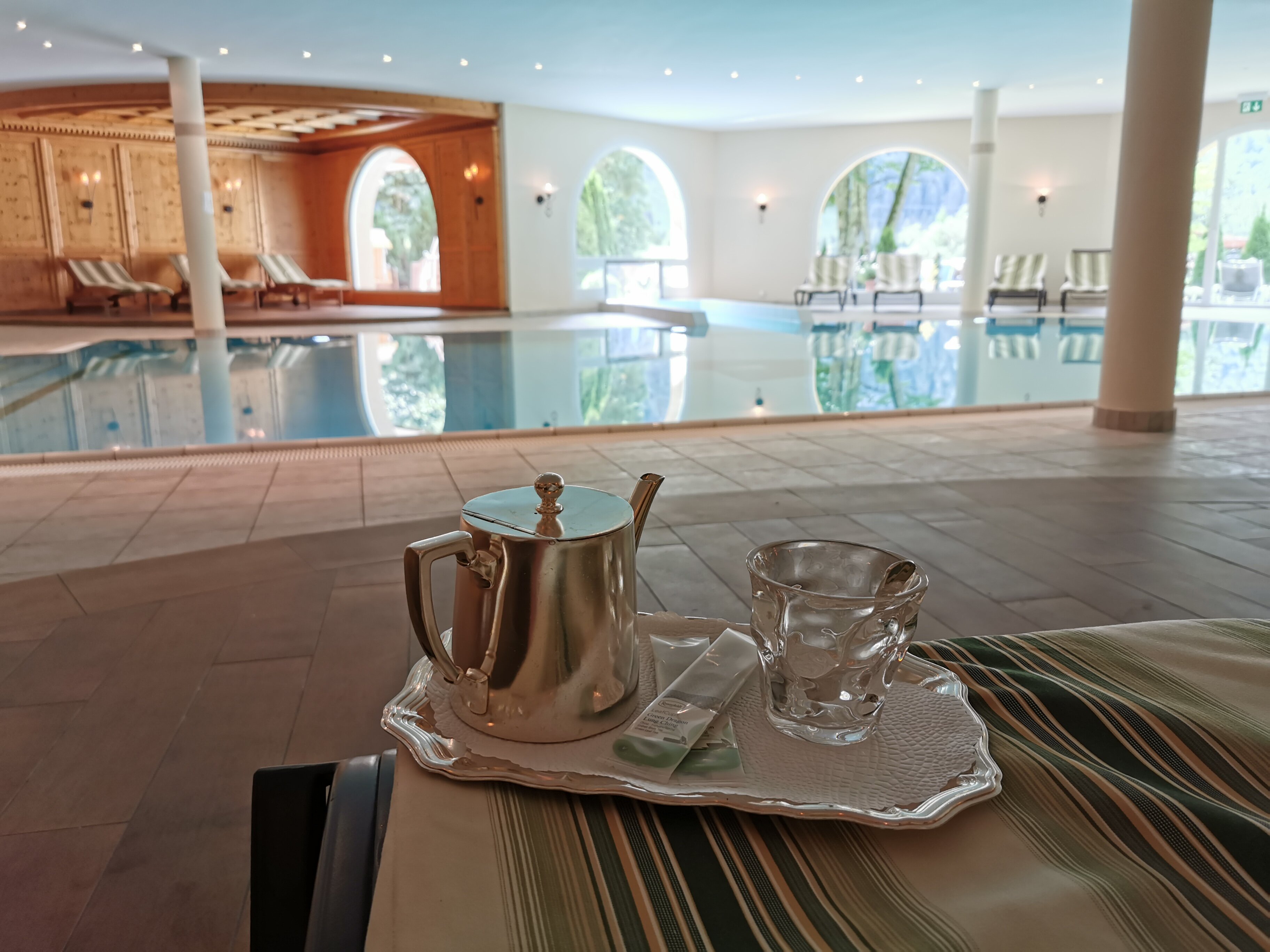 Waldhotel Doldenhorn-泳池