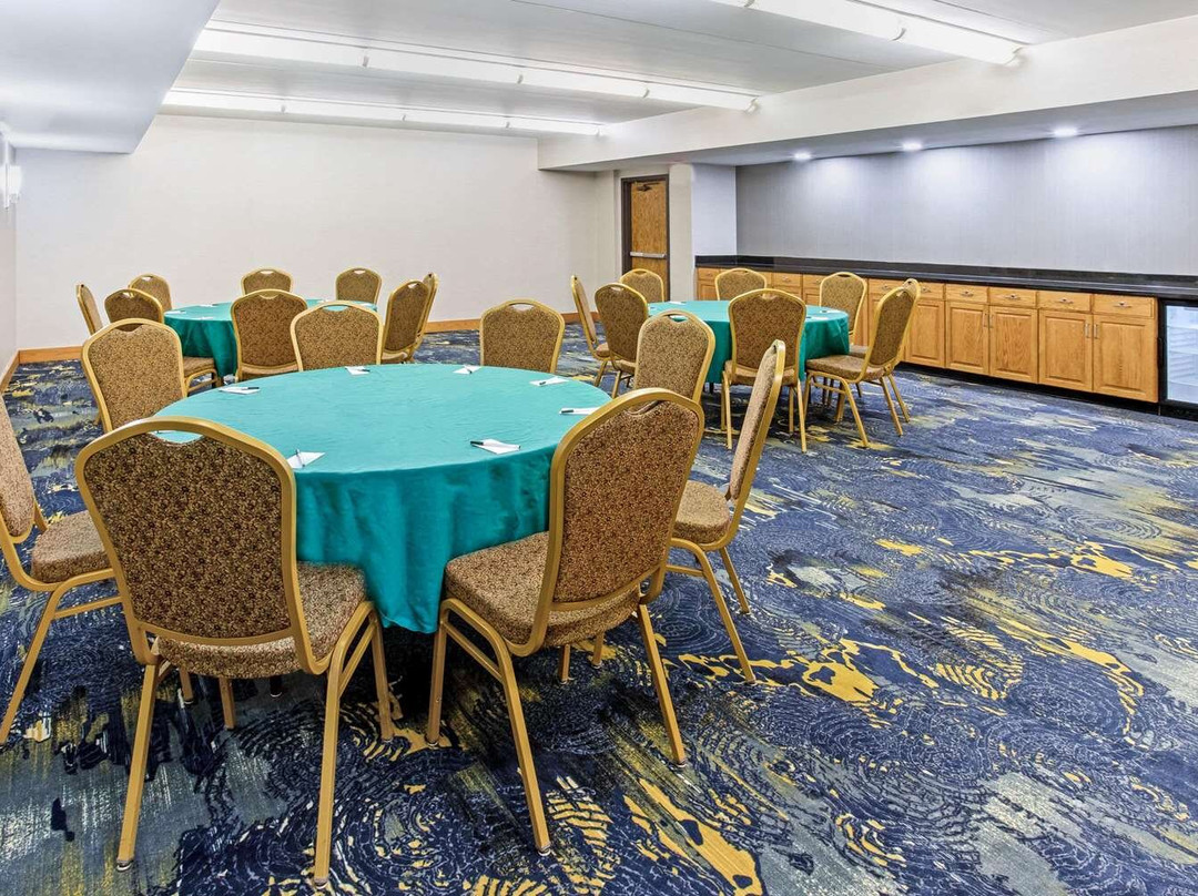 La Quinta Inn & Suites by Wyndham Minneapolis - Minnetonka主图