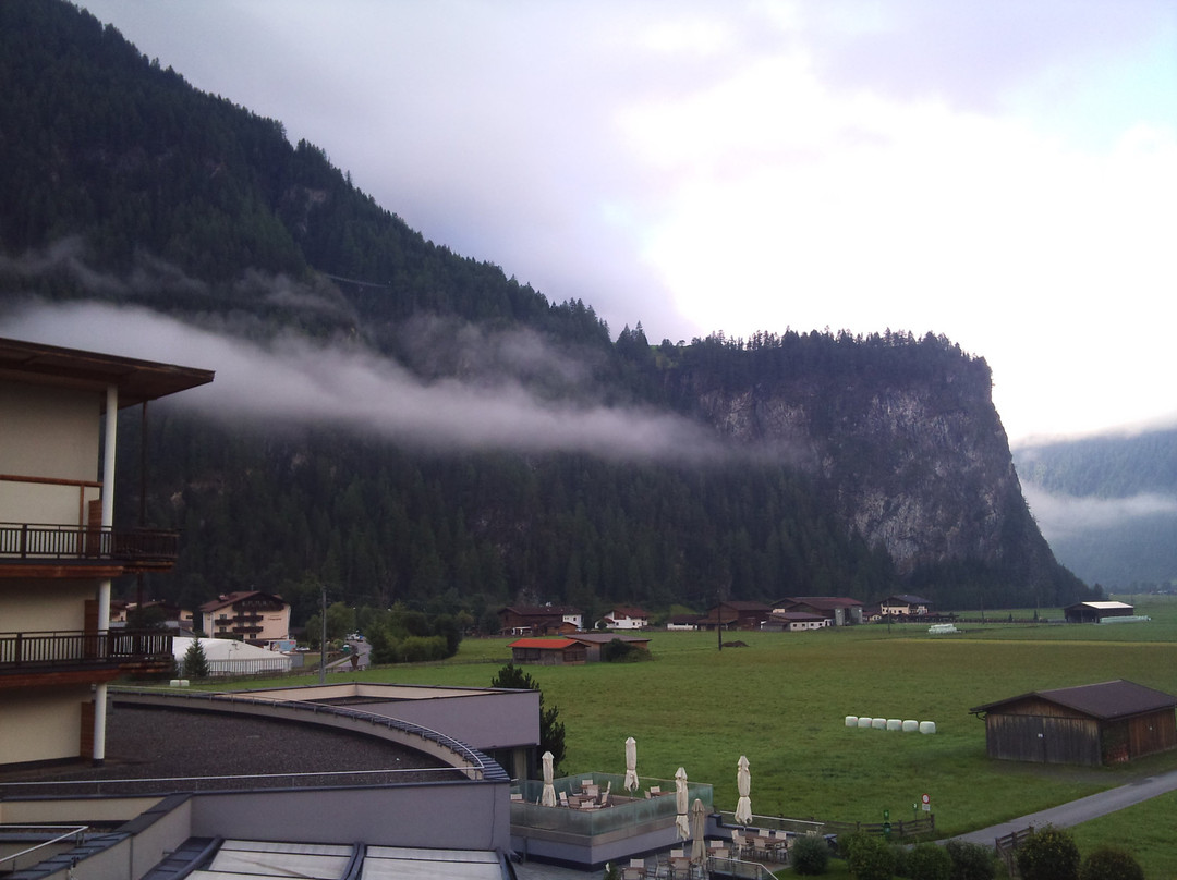 四星级水族圆顶高级酒店主图