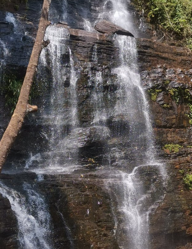 Jhari Waterfalls景点图片
