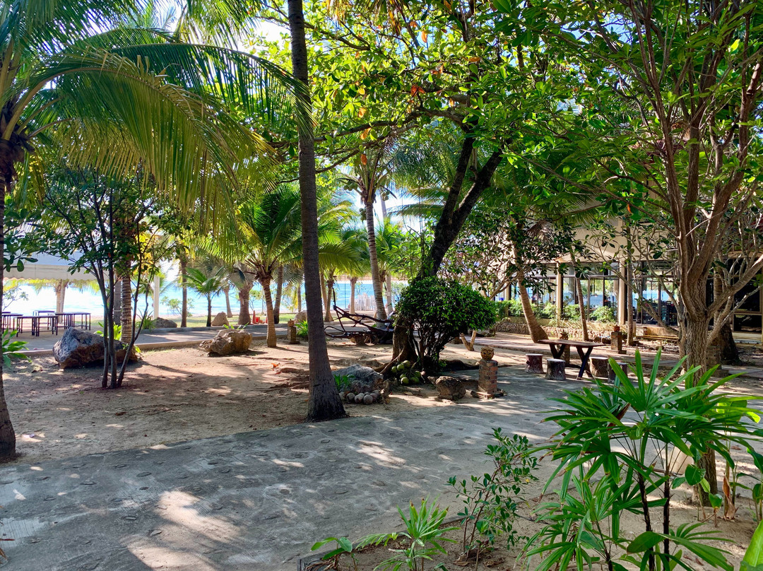 Alongkot Beach Resort主图