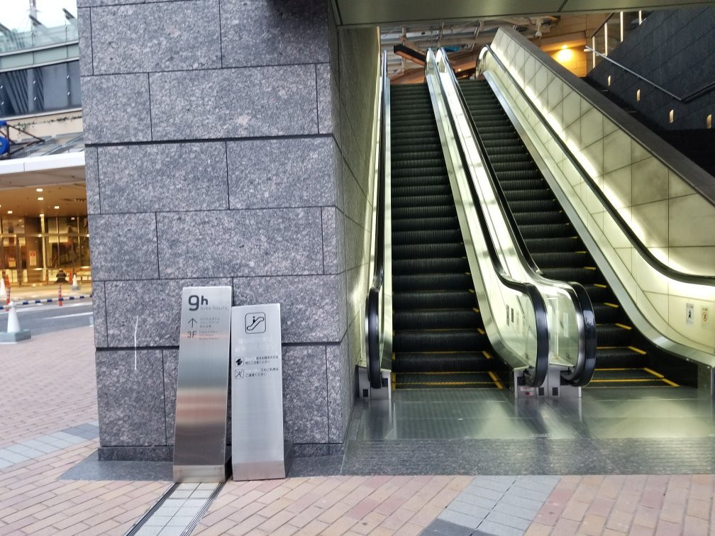 nine hours Namba station主图