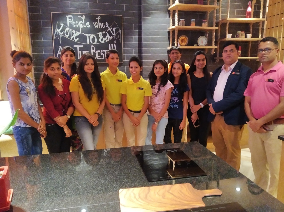 浦那瓦卡达金杰酒店主图