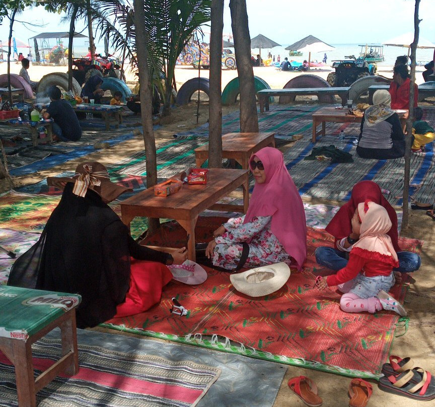 Karang Jahe Beach景点图片