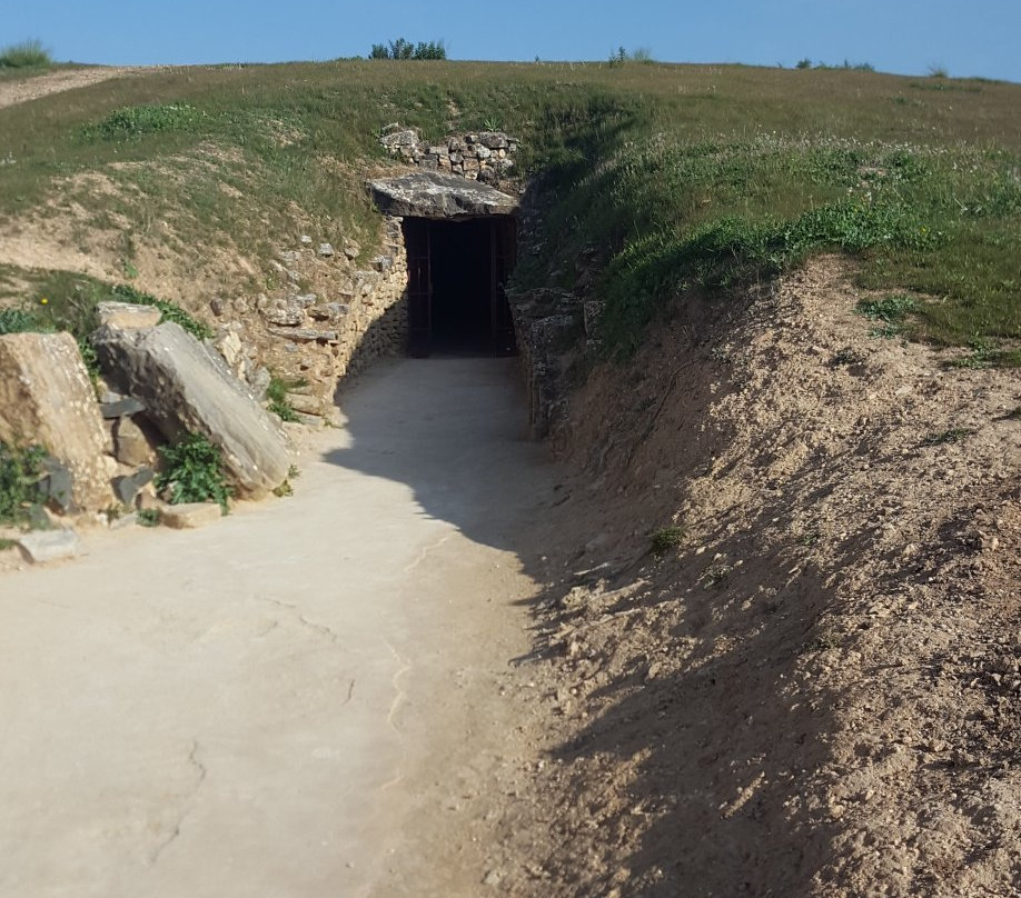 Dolmen del Romeral景点图片