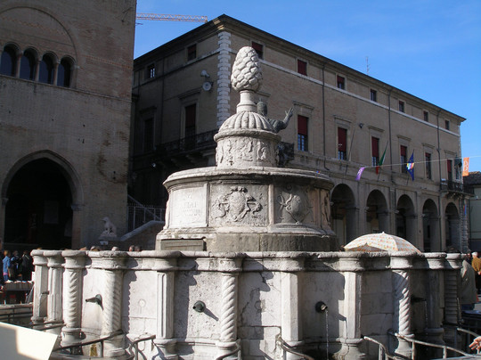 Fontana della Pigna-里米尼必去景点