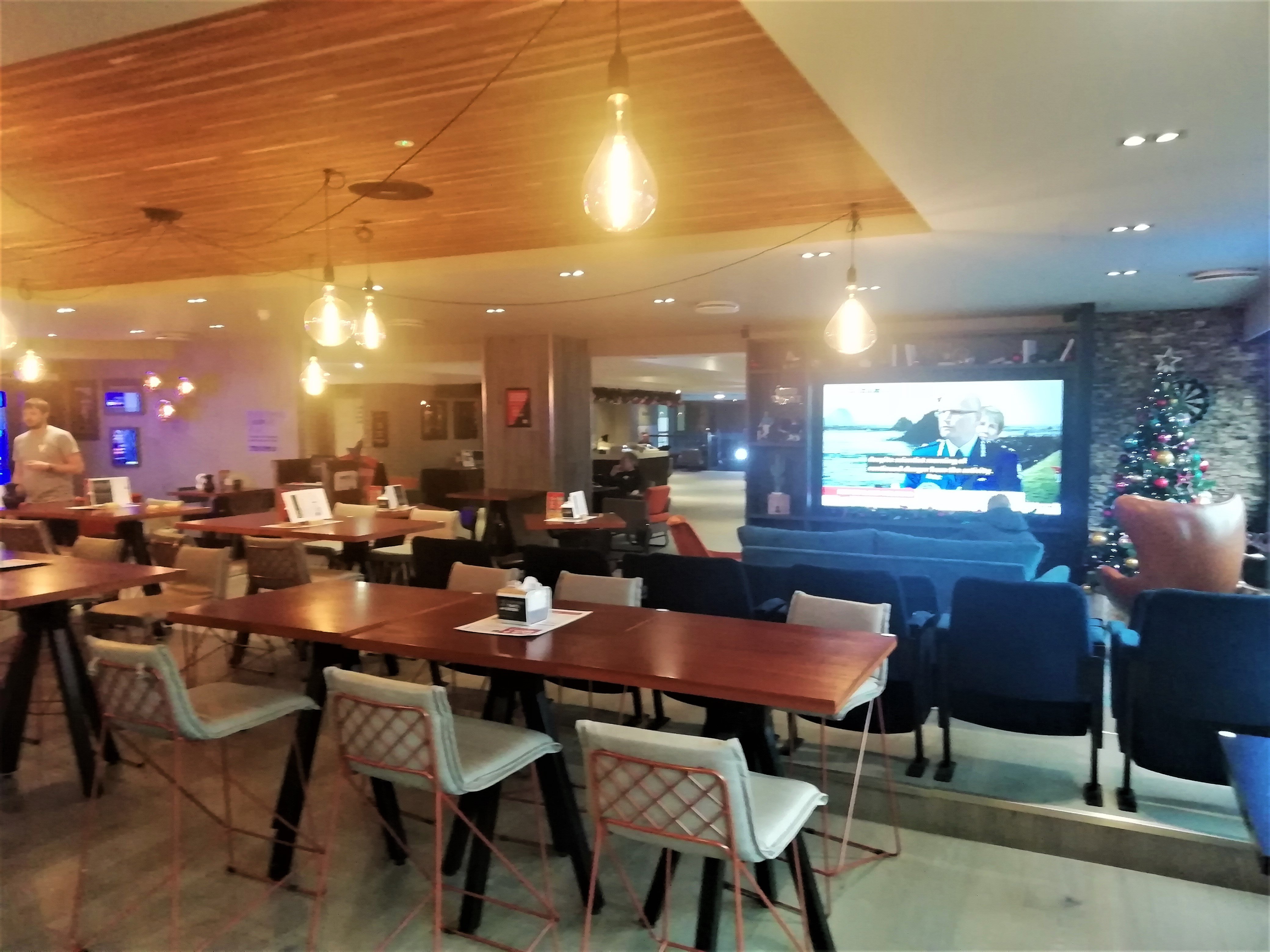 Village Hotel Leeds North-餐饮