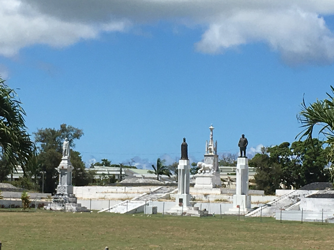 Royal Tombs-努库阿洛法必去景点