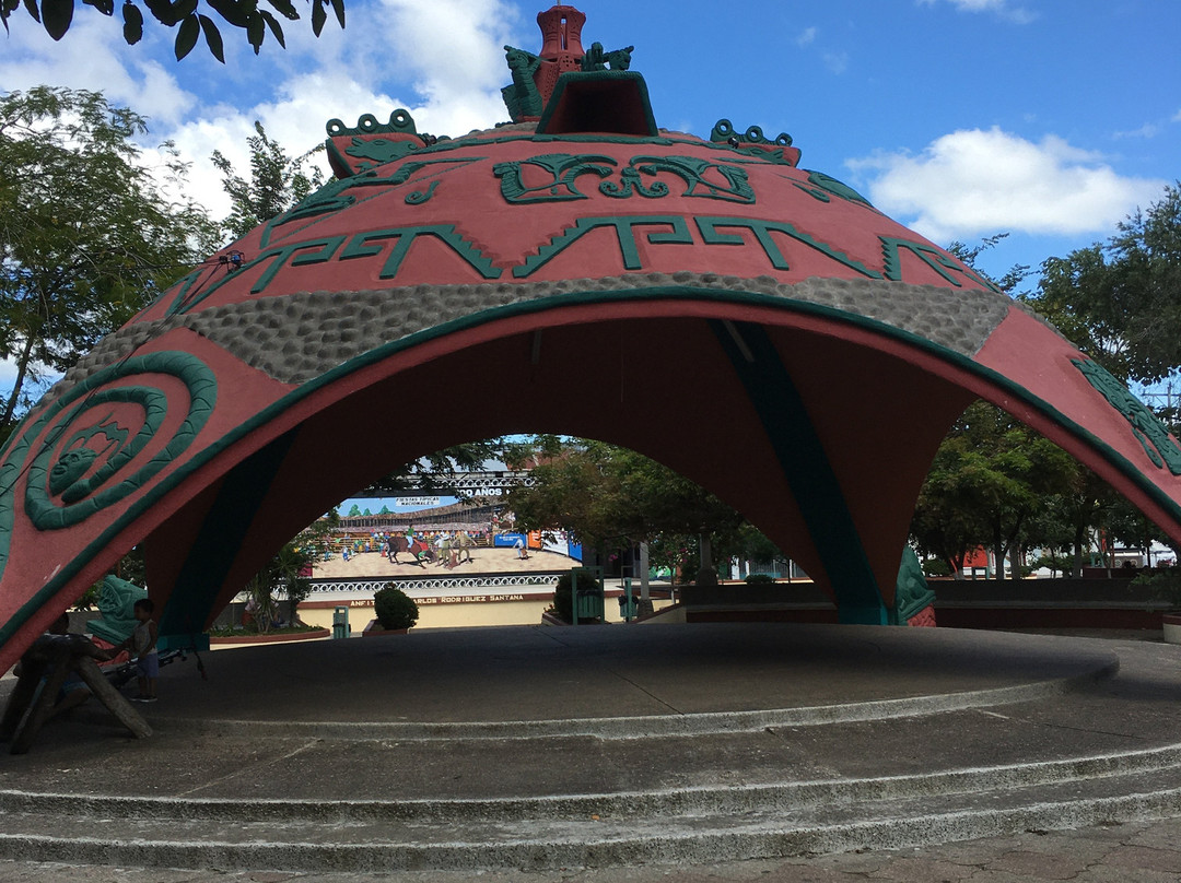 Parque  Bernabela Ramos景点图片