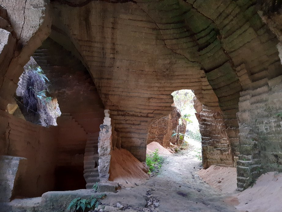 Arosbaya Limestone Hill-Bangkalan必去景点