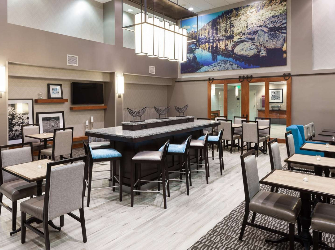 Hampton Inn & Suites Tulare主图