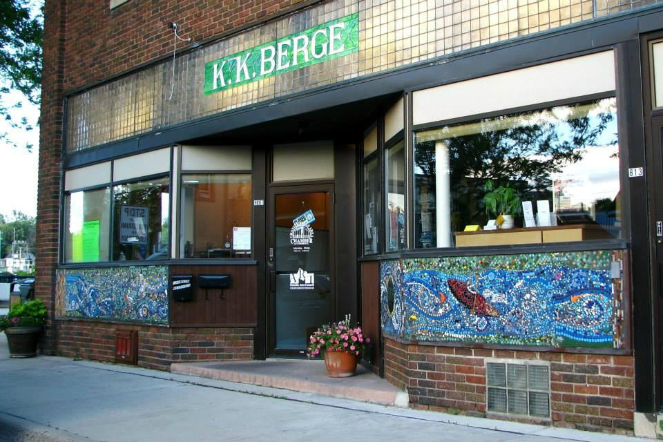 K.K. Berge Building景点图片