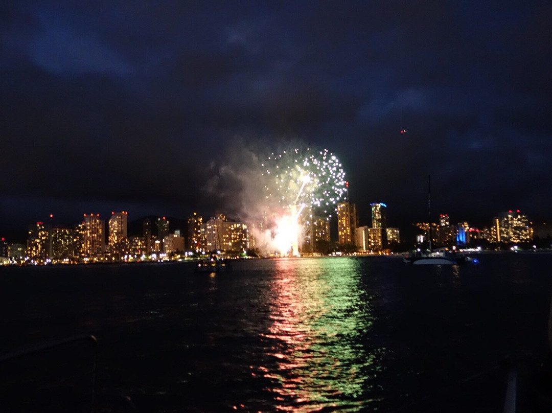 Friday Night Fireworks at Hilton Hawaiian Village Waikiki Beach Resort景点图片