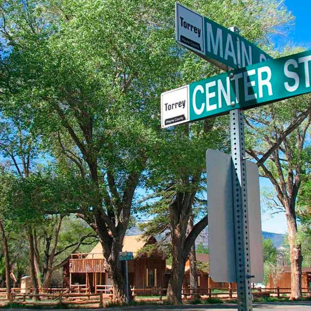 Lyman旅游景点-The Old House at Center and Main