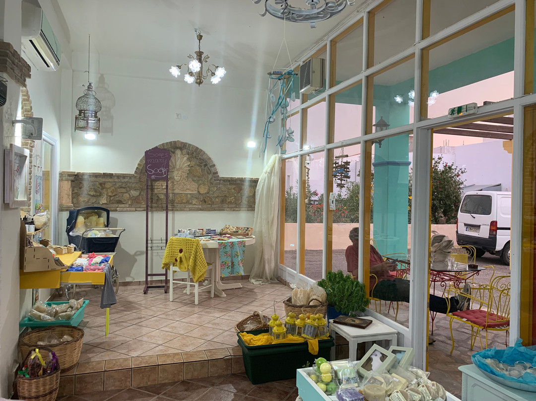 Andros Routes-Andros Town必去景点