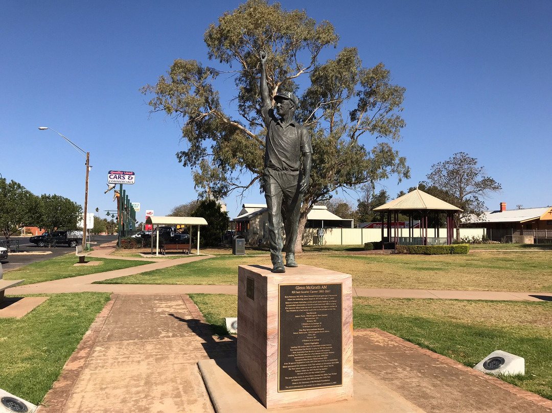 Glen McGrath Statue-Narromine必去景点