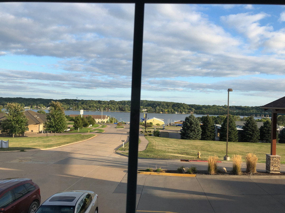 Comfort Inn & Suites Riverview Near Davenport And I-80主图